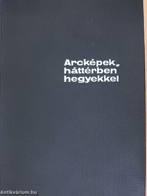 Arcképek, háttérben hegyekkel