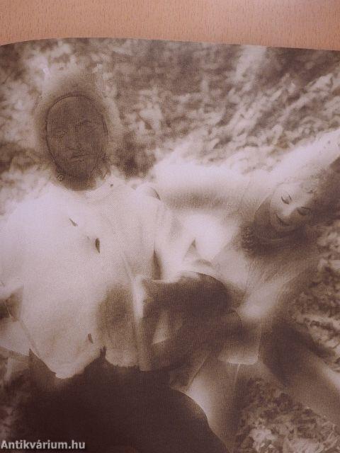 A fából faragott királyfi nyomán