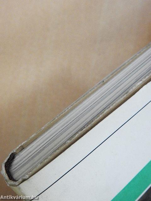 S középen ott a Velencei-tó...