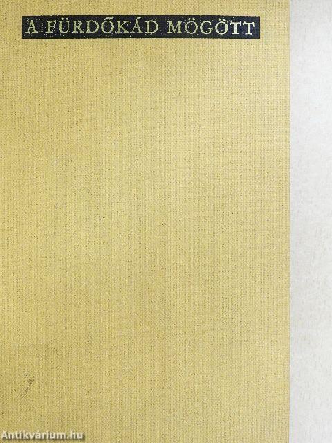 A fürdőkád mögött