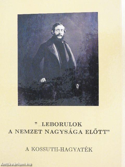 "Leborulok a nemzet nagysága előtt"