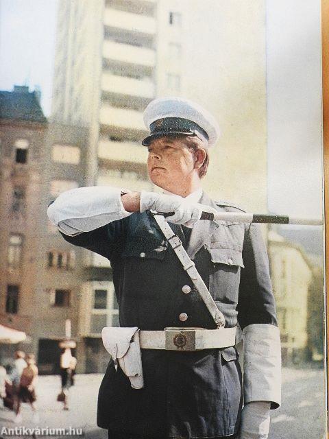 Huszonöt év a dolgozó nép szolgálatában