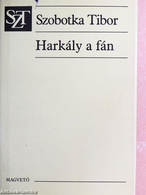 Harkály a fán