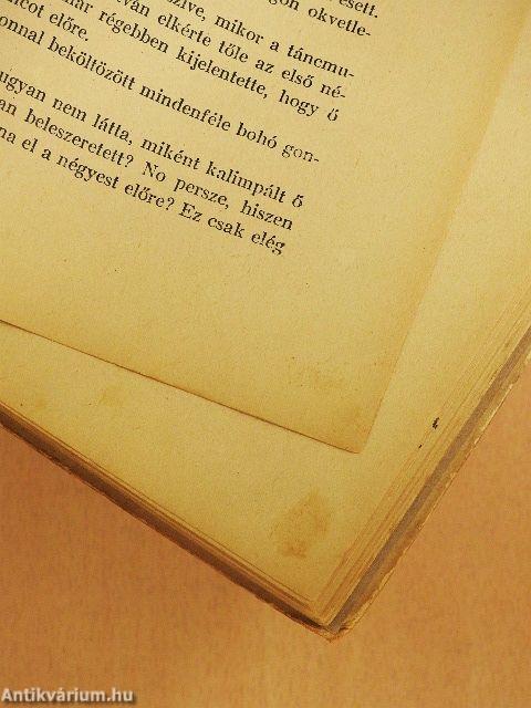 Cilike rövid ruhában