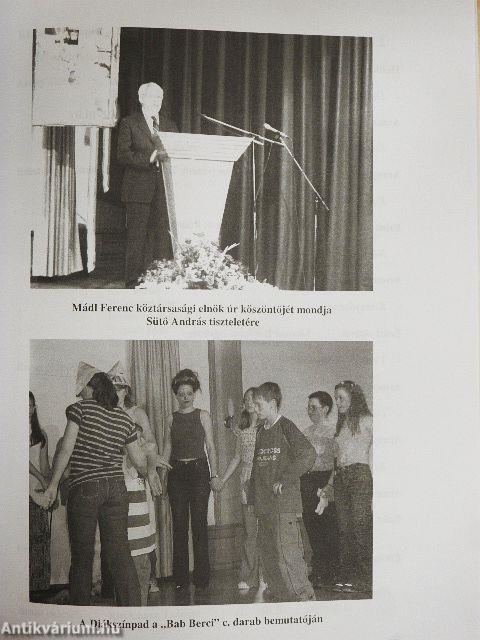 A Berzsenyi Dániel Evangélikus Gimnázium (Líceum) Évkönyve az 2001/2002. tanévről az iskola fennállásának 445. évében