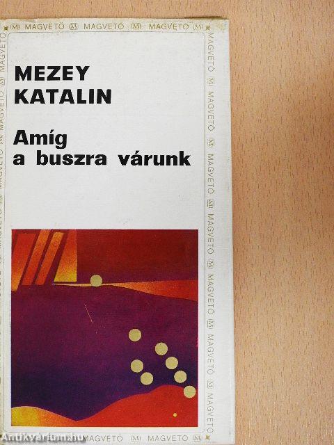 Amíg a buszra várunk