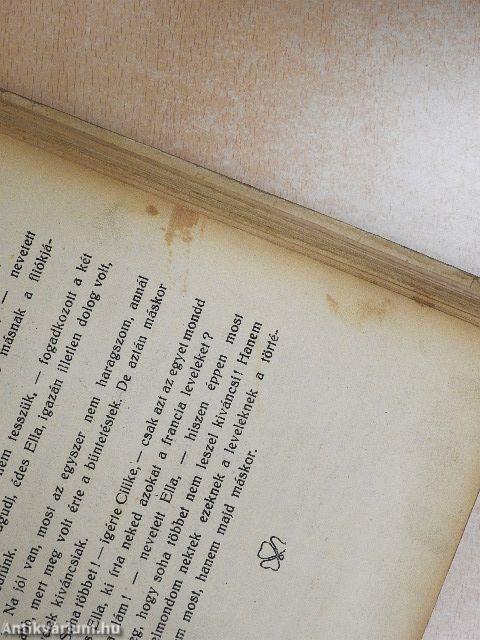 Cilike rövid ruhában