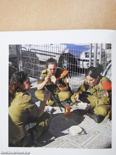 Október (dedikált példány)