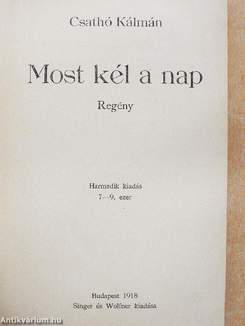 Most kél a nap