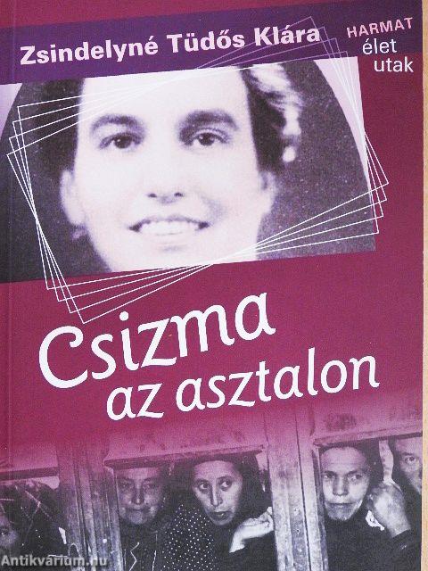 Csizma az asztalon