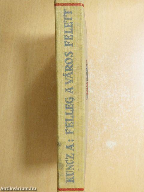 Felleg a város felett