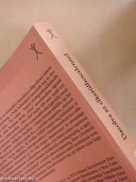 Dacolva az elkerülhetetlennel (dedikált példány)