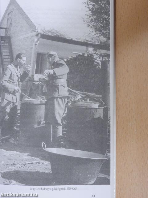 Gyorsan, bátran, hűséggel (dedikált példány)