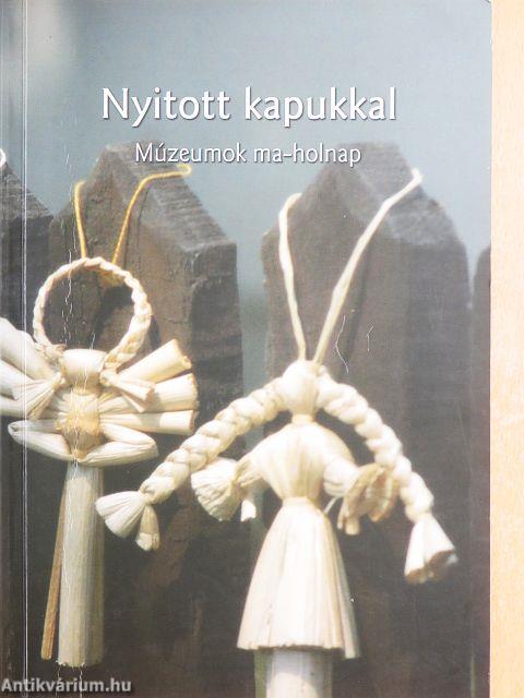 Nyitott kapukkal