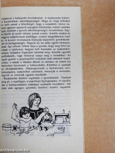 Játszik a gyerek