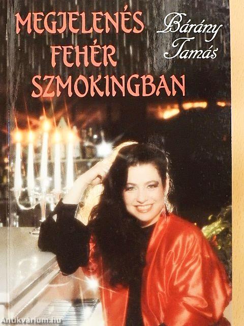 Megjelenés fehér szmokingban