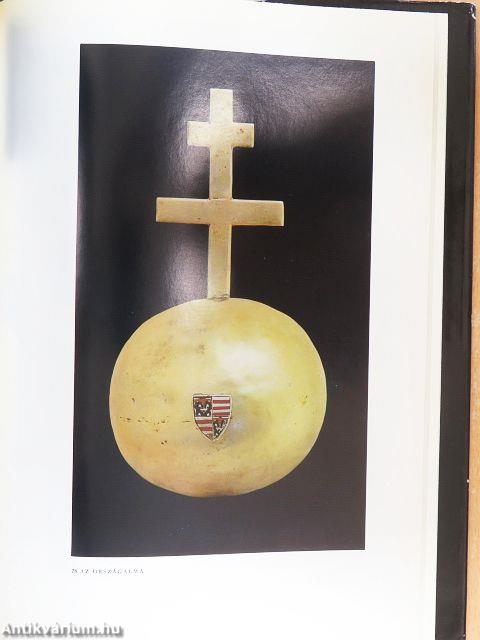 A korona kilenc évszázada