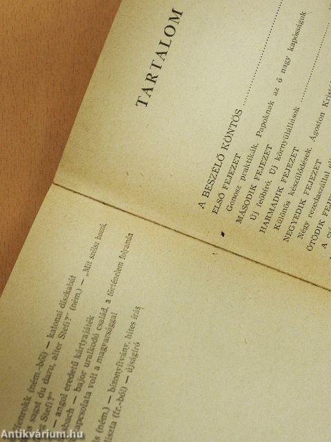 A beszélő köntös/A gavallérok