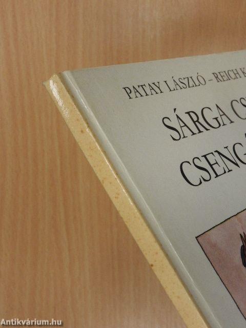 Sárga csikó, csengő rajta
