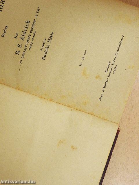 Száll a fehér madár