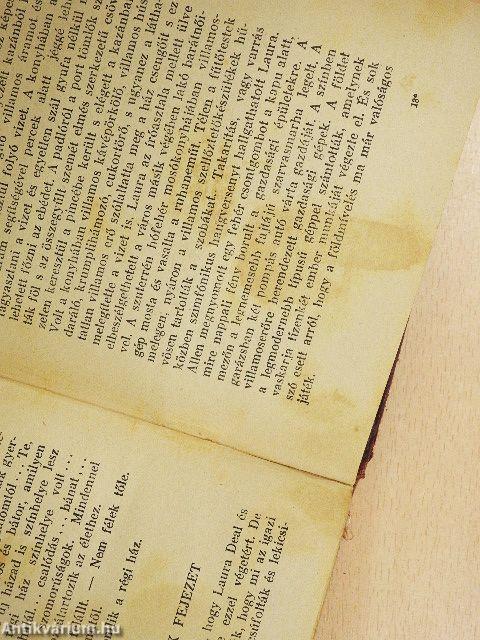 Száll a fehér madár