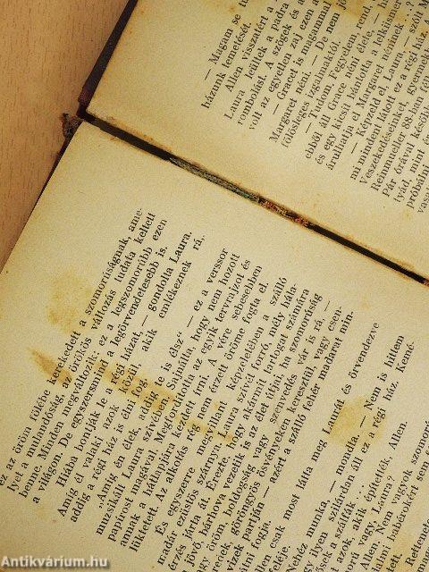 Száll a fehér madár