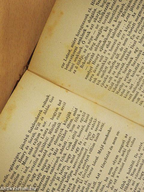 Száll a fehér madár