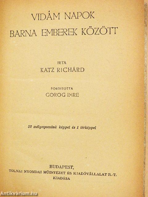 Vidám napok barna emberek között