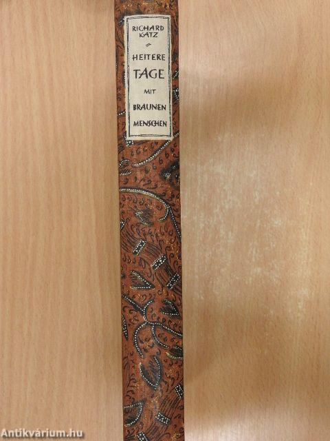 Heitere Tage mit braunen Menschen