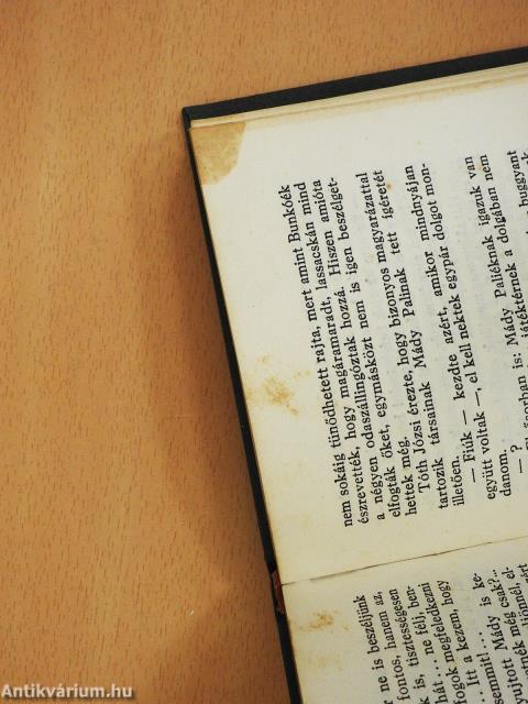 Krasznabecsi háború (dedikált példány)