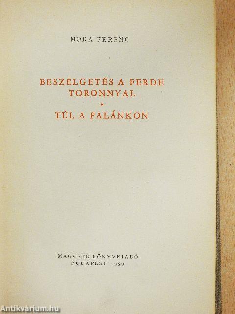 Beszélgetés a ferde toronnyal/Túl a palánkon