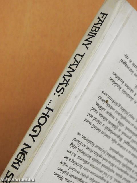 "...hogy néki szent házat építs..." (dedikált példány)