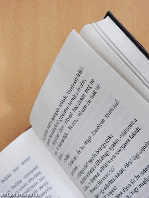 Zárt ajtók mögött