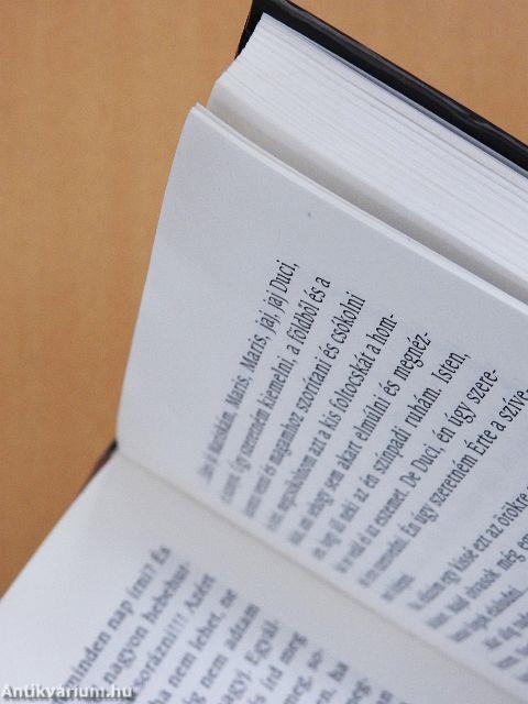 Zárt ajtók mögött