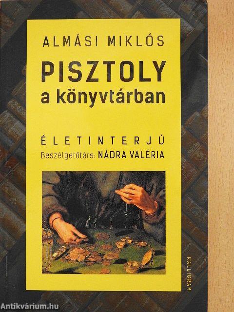 Pisztoly a könyvtárban
