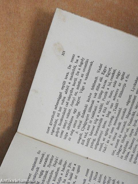 Derült égbolt alatt