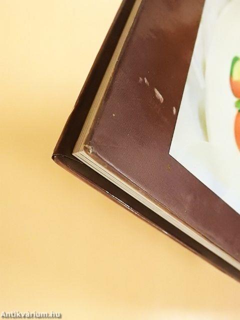 Pástétomok és formában sütött húsok, halak, zöldségek, gyümölcsök