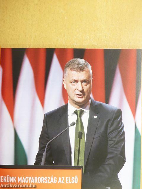 Magyarország előre megy, nem hátra!