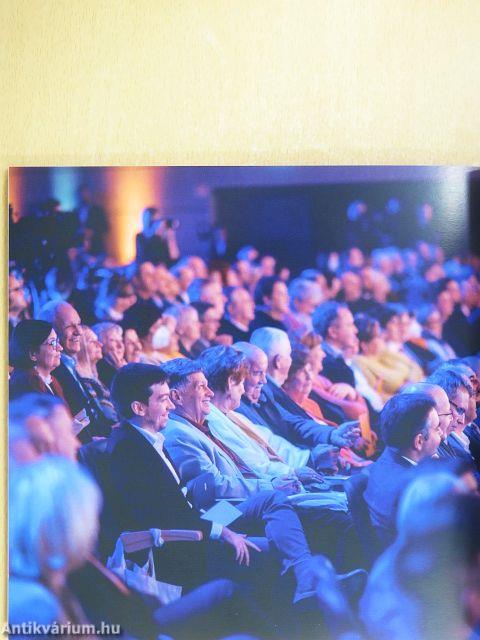 Magyarország előre megy, nem hátra!