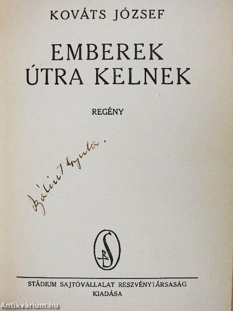 Emberek útra kelnek