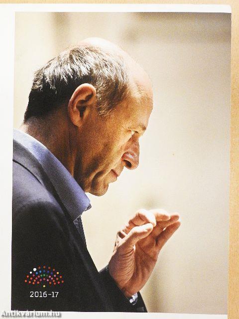 Hallgatunk egymásra