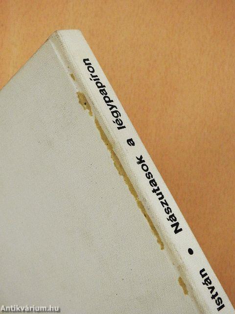 Nászutasok a légypapíron