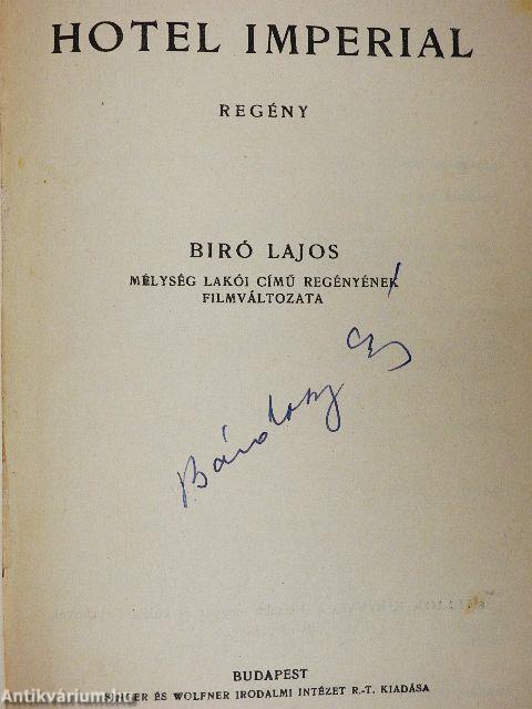 Hotel Imperial/Ki volt?/A kefe