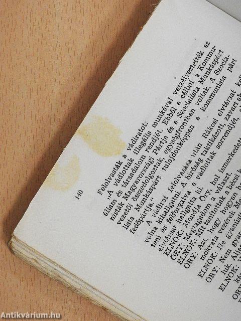 Tizenhat év fegyházban