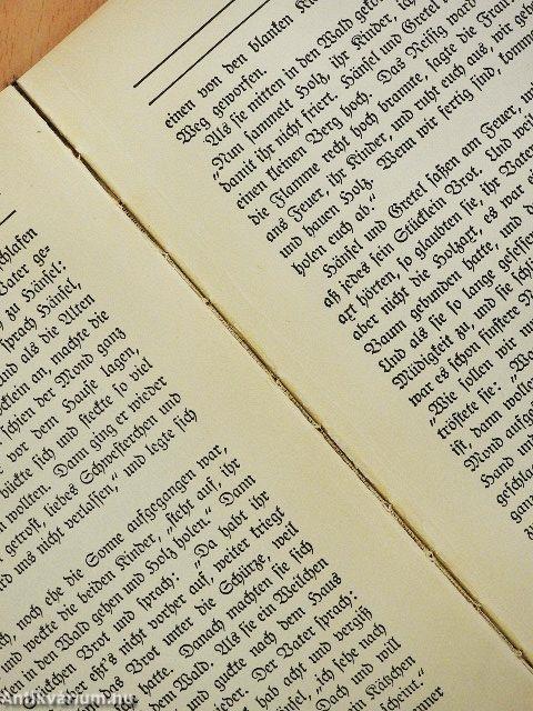 Die schönsten Märchen der Brüder Grimm (gótbetűs)