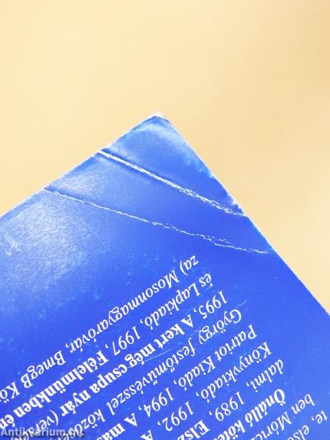 A macska lazíthat, az egér nem (dedikált példány)