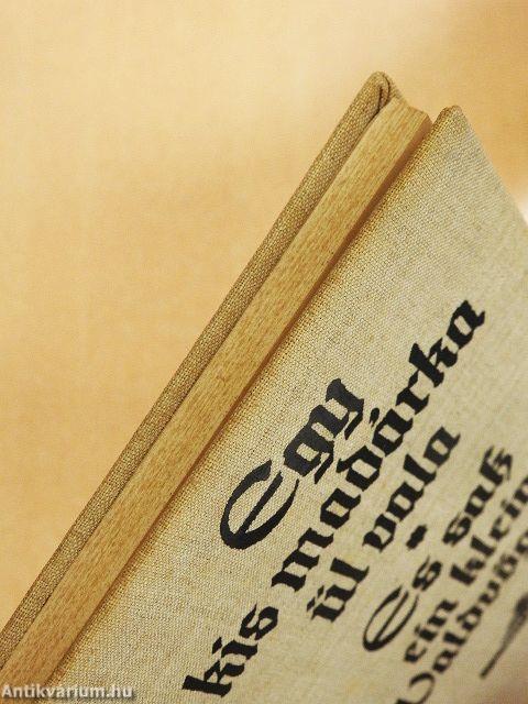 Egy kismadárka ül vala