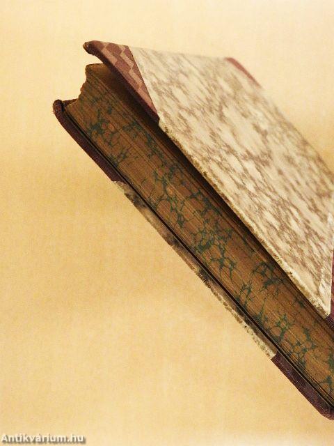 Száll a fehér madár