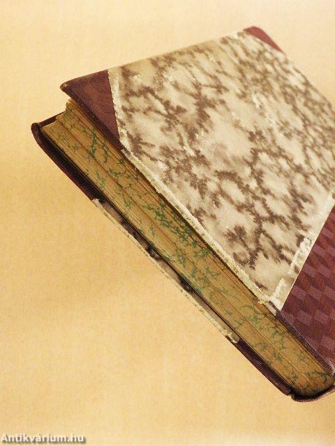 Száll a fehér madár