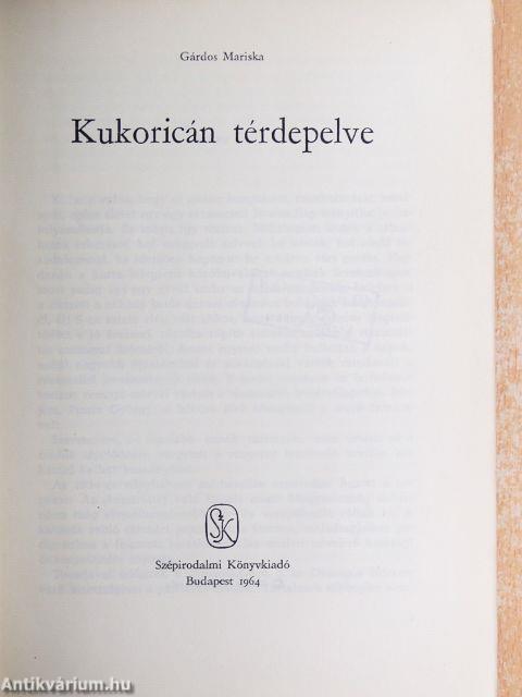 Kukoricán térdepelve